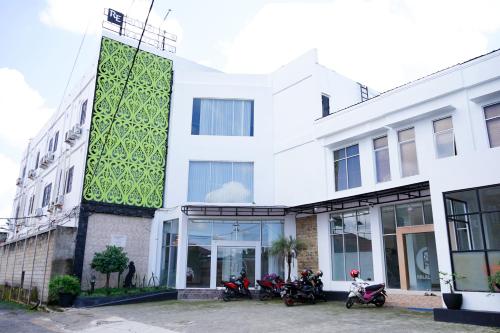 Urbanview Hotel Ratu Elok Syariah Banjarbaru by RedDoorz