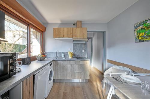 Konyha, La Fontaulière - Vue montagne et parking privé (La Fontauliere - Vue montagne et parking prive) in Thueyts