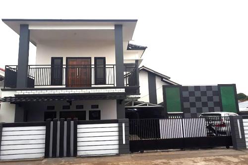 B&B Bengkulu - Pondokan Guest House Rinjani Syariah - Bed and Breakfast Bengkulu