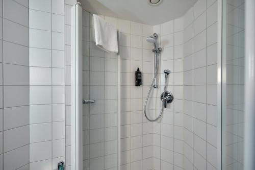 Standard Double Room image 7