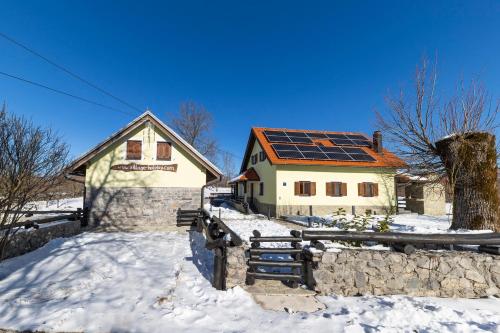 SPA HOLIDAY HOUSE REŽEK - Lovinac