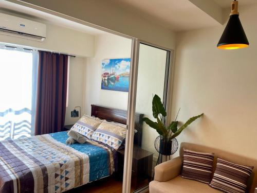 Great 1BR Aqua Livingstone with Netflix, Pool & Gym, Manila