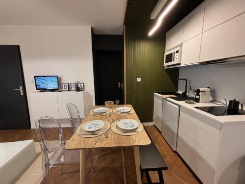 Appartement au centre-ville à 100 m des télécabines avec parking souterrain gratuit - Location saisonnière - Bagnères-de-Luchon