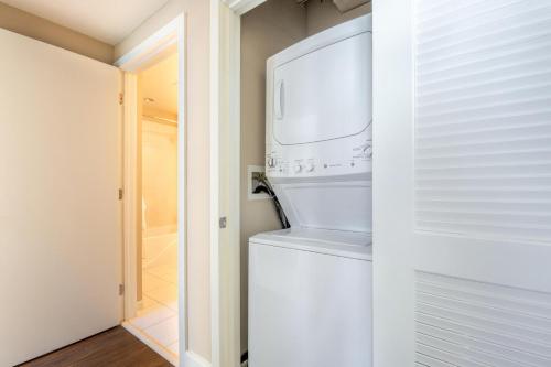 Reston 1br w bbq grills close to shopping WDC-837