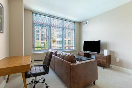 Reston 1br w biz center 5 mi from hospital WDC-834