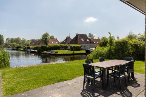 2 bedrooms, 5 beds