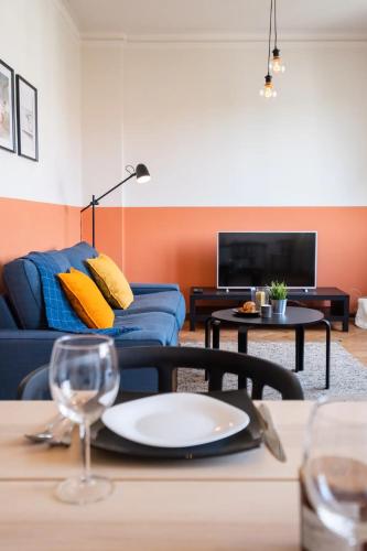 Orange friendly apartment near Vitosha blvd by Flat Manаger, Sofia (Foto 5)