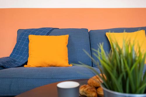 Orange friendly apartment near Vitosha blvd by Flat Manаger, Sofia (Foto 8)