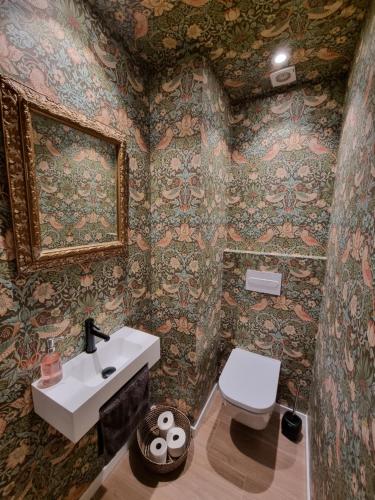 Romea Suites - image 13