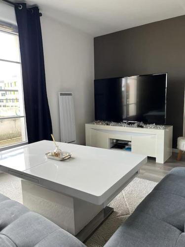 Big duplex 15 min from Paris city center - Metro station Line 5