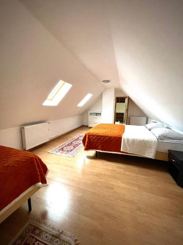 2 double beds