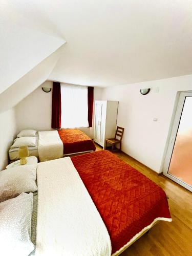 2 double beds