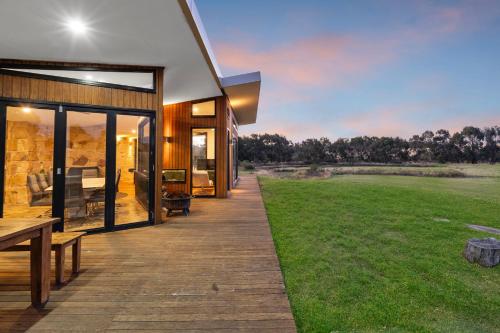 . Unique and Modern Farm Stay with Pool and Foosball and Yard