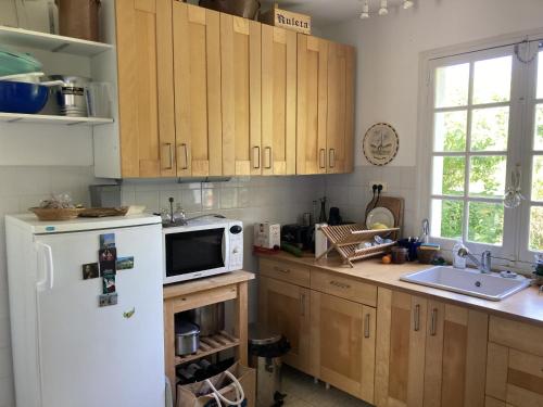 Kitchen, Fleur Bleue in Longueil