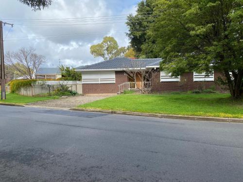 A szálláshely kívülről, Creek Front House in Modbury