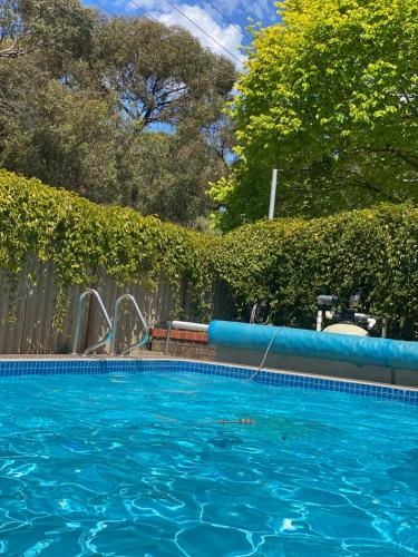 Úszómedence, Creek Front House in Modbury