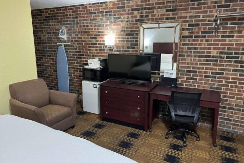 Travelodge by Wyndham Airport Platte City - image 13