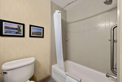 Comfort Inn & Suites Airport Reno - image 10