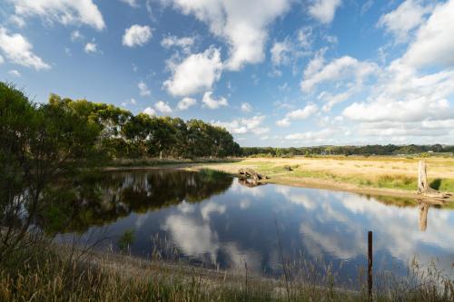 Vistas, Shed House Lux Farm Stay in Buninyong
