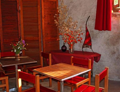 Seadmed, Auberge de Lascours, gîte d'étape pleine nature. (Auberge de Lascours, gite d'etape pleine nature.) in Ceilhes-et-Rocozels
