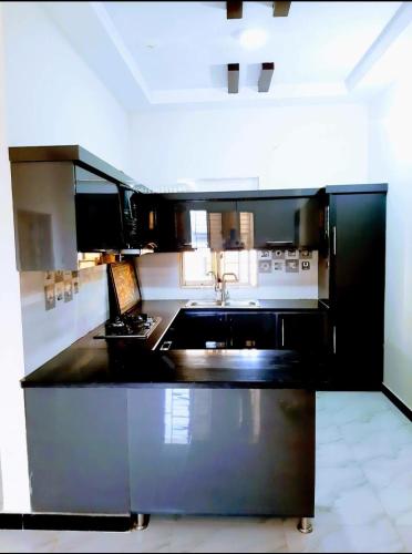 Galaxy Inn Guest House in Karachi