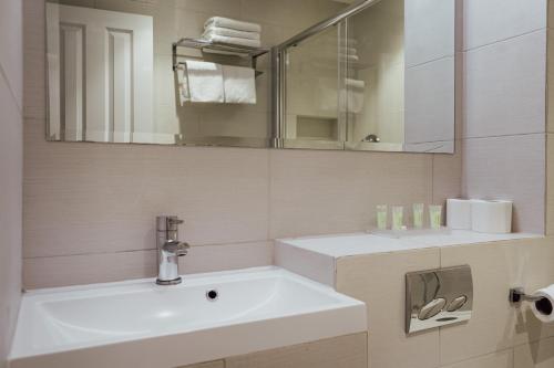 Athena Hotel - image 5