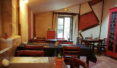 Restoran, Auberge de Lascours, gîte d'étape pleine nature. (Auberge de Lascours, gite d'etape pleine nature.) in Ceilhes-et-Rocozels
