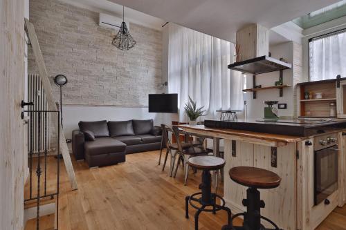 Quiet House Milano in Navigli Sleeps 4, Mediolan