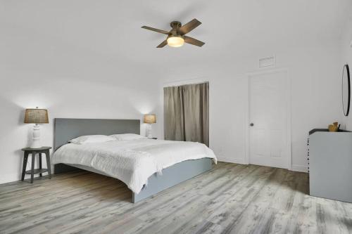 Miami Home 3 Bed 2 Bath Near Beach in Miami, USA