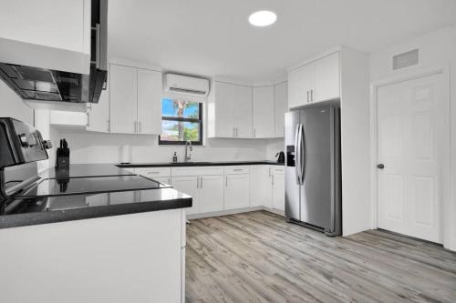 Miami Home 3 Bed 2 Bath Near Beach in Miami, USA
