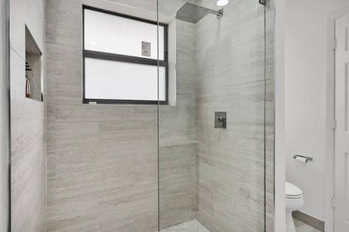 Miami Home 3 Bed 2 Bath Near Beach in Miami, USA