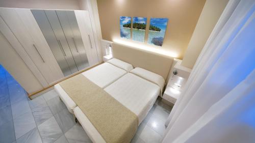 Double or Twin Room image 5