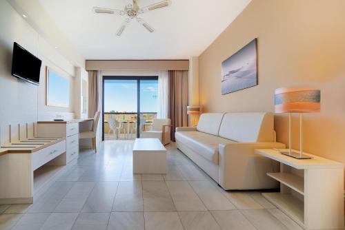 Double Room High Floor image 8