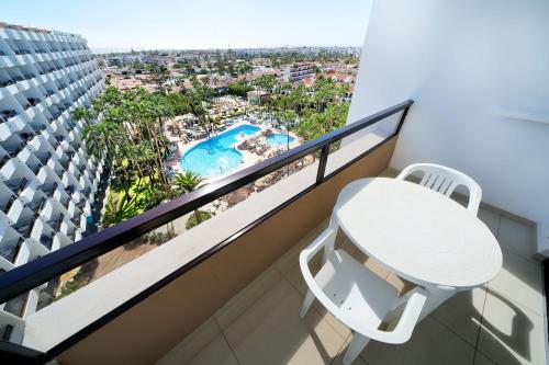Double Room High Floor image 7