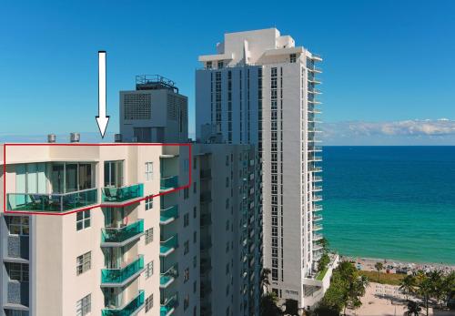 LUXURY PENTHOUSE ON THE BEACH 3/3 OCEANFRONT CONDO