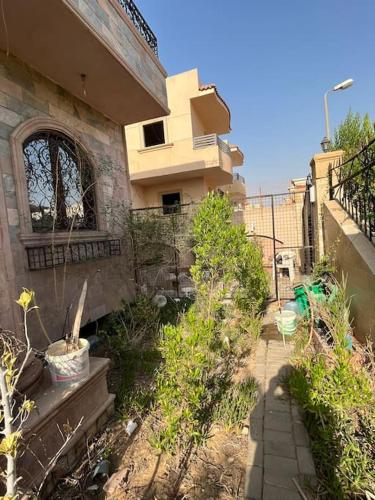 . Whole floor in Villa with access to garden and BBQ