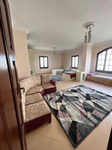 Whole floor in Villa with access to garden and BBQ