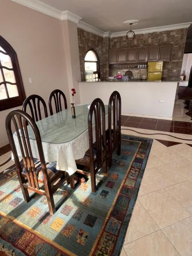 Whole floor in Villa with access to garden and BBQ