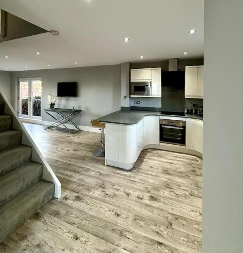 Entire Town House In Liverpool Marina