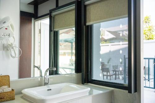 Facilities, Singharaj Boutique Hotel near Buak Hard Public Park