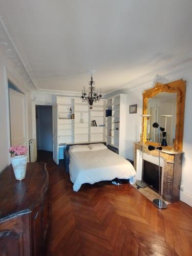 Chambre spacieuse - Trocadéro - Pension de famille - Paris