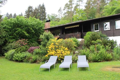 Ferienhaus Naturliebe 6000qm Parkgarten am Wald, umzäunt, Kamin, Sauna