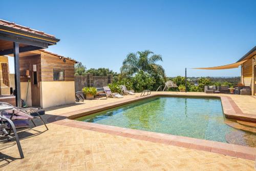 Riverfront swimming pool style home