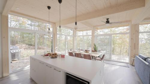 廚房, Chalet 24 - Modern peaceful retreat near Tremblant in 拉康塞普雄(QC)