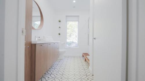 淋浴間, Chalet 24 - Modern peaceful retreat near Tremblant in 拉康塞普雄(QC)