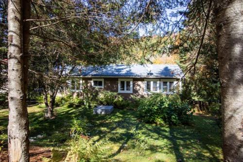 Eko Eau Chalet An Outstanding view that will delight you in Seintadolfa Dovarda (QC)