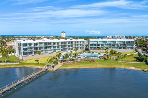 Harbor Island Beach Club - 3/3 Furnished Riverfront Condo