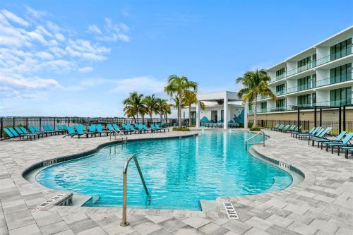 Harbor Island Beach Club - 3/3 Furnished Riverfront Condo