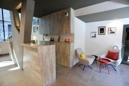 ทัศนียภาพภายนอกโรงแรม, "The Freddie Mercury" Hotel in มองโทรซ์