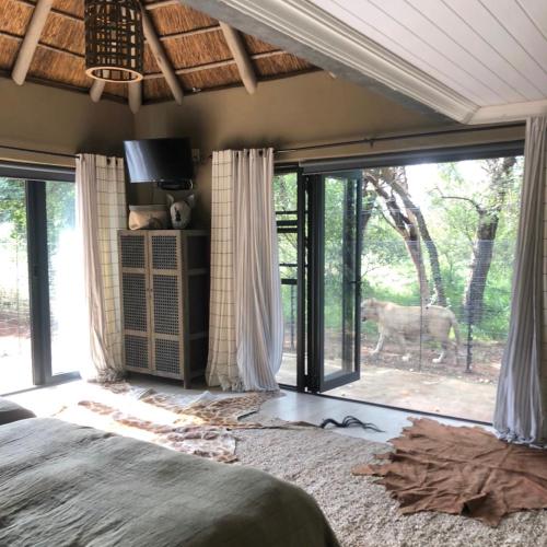 Simba Safaris African Pride Exotic Lodge